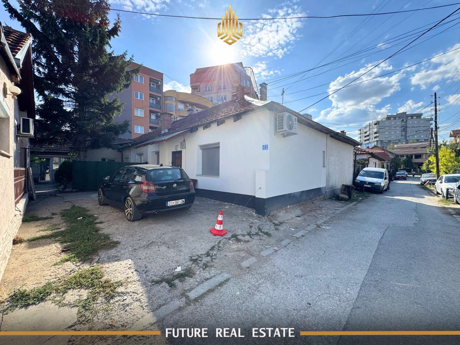 Shtëpi me qira – 1 dhomë gjumi – Prishtinë – Lagjja Pejton Rr. J. Zejnullahu, afër Shkollës Fillore Faik Konica, Sheshi, Hotel Grand dhe Katedrales. 2