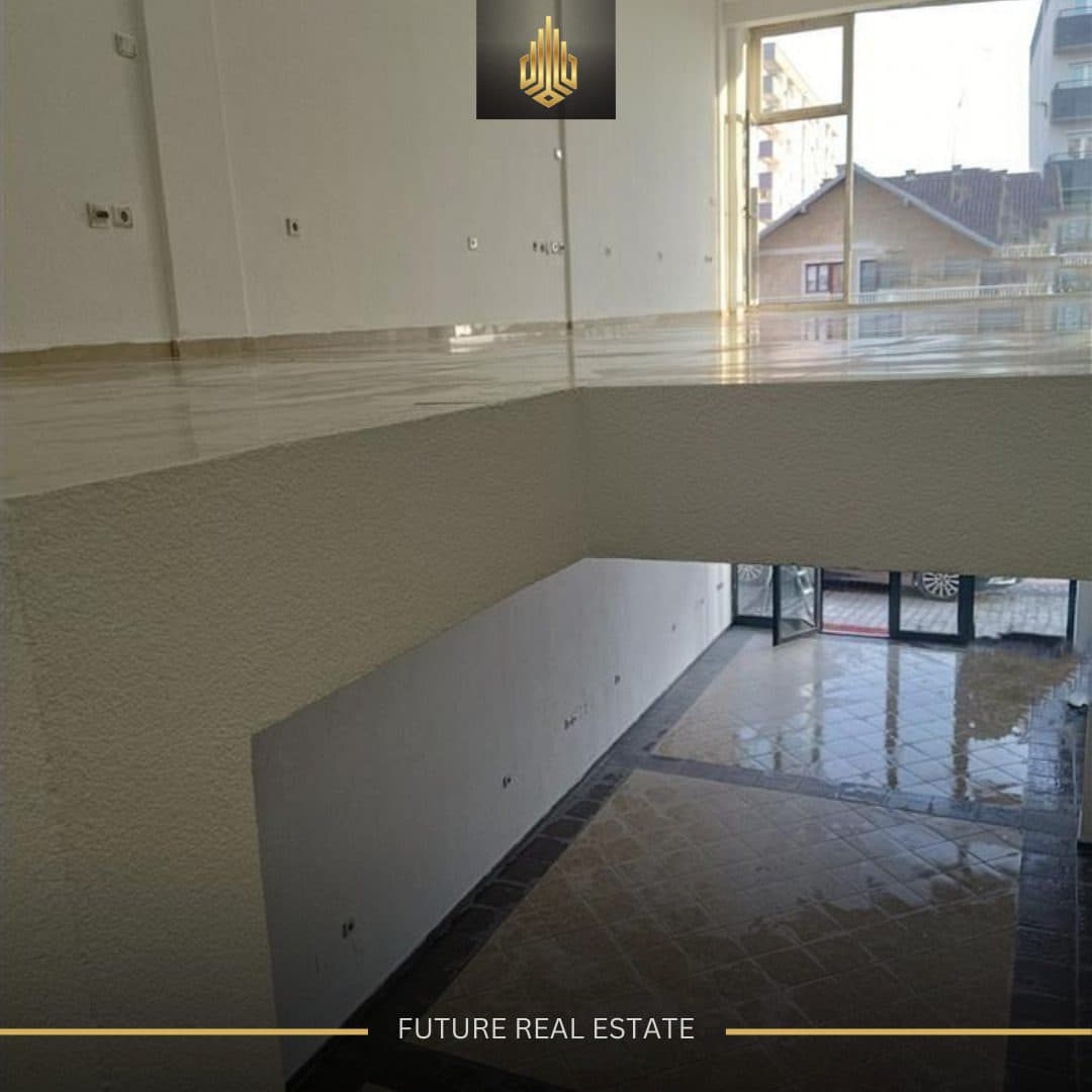 Lokal me QERA/122m² 3