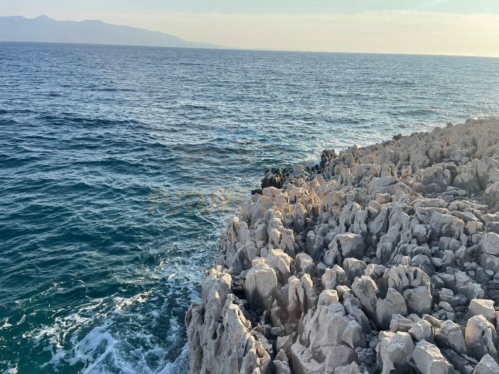 Shitet, Tokë, Sarande