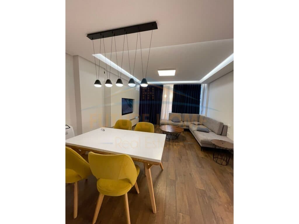 Shitet, Apartament 3+1+2+Post Parkimi , Rruga e Elbasanit, Tiranë 650.000 milion leke 3
