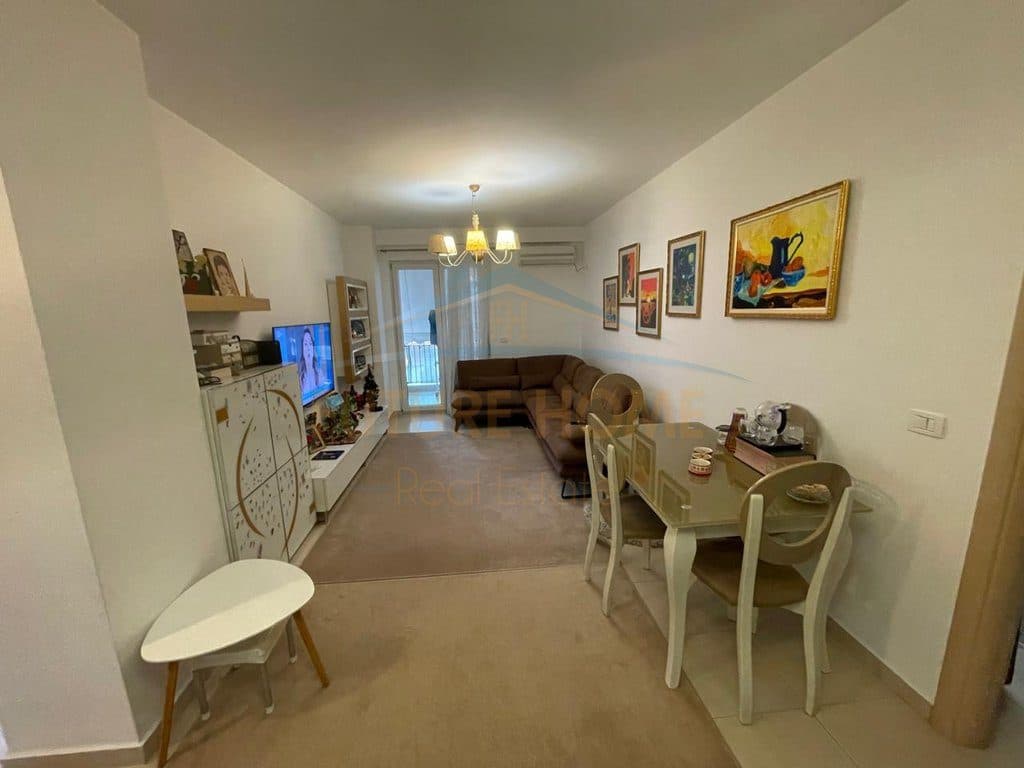 Shitet, Apartament 2+1+2, Qytet Studenti, Tiranë 2