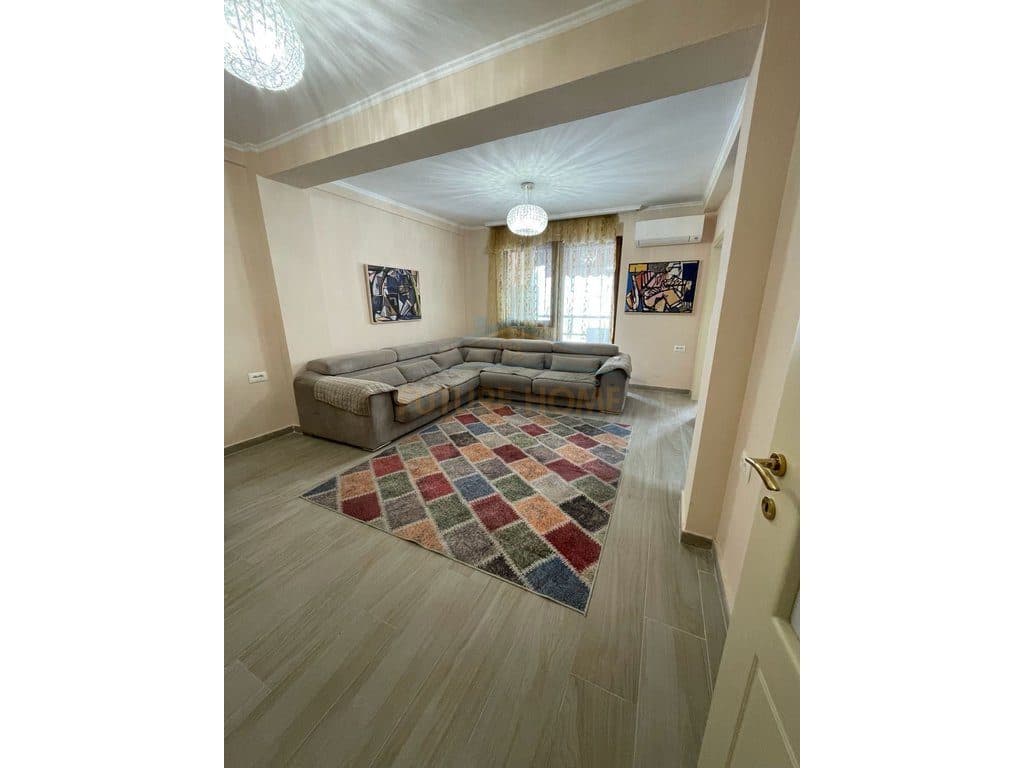 Shitet, Apartament 1+1,Bulevardi Zogi 1, Tiranë.