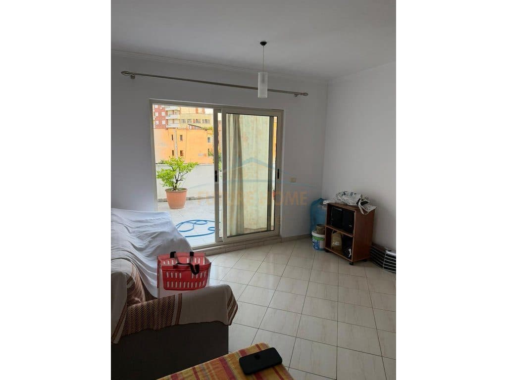 Shitet, Apartament 1+1, Fresk, Tiranë. 2