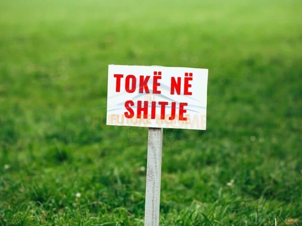 Shitet, Toke, Prane Aeroportit , Vlorë.
