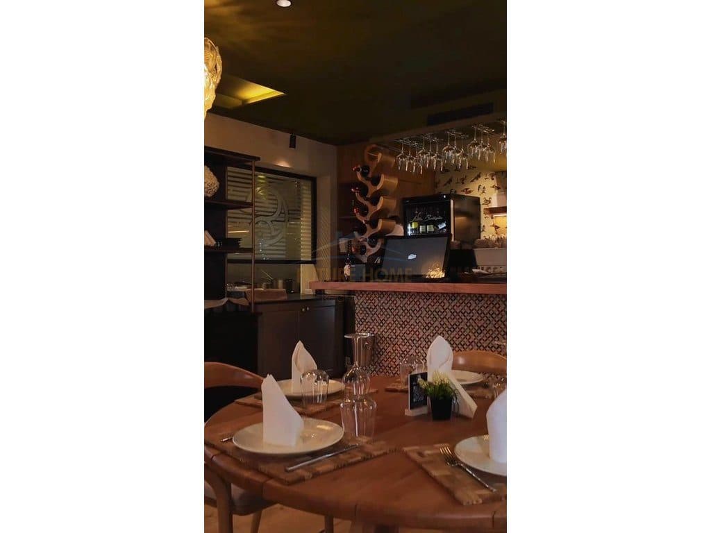 Shitet, Restorant , Vasil Shanto,Tiranë. 2