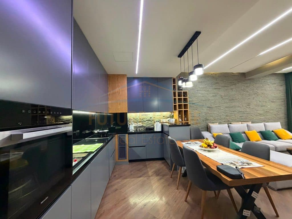 Shitet, Apartament 2+1+2, Rruga e Kavajes, Tiranë 4