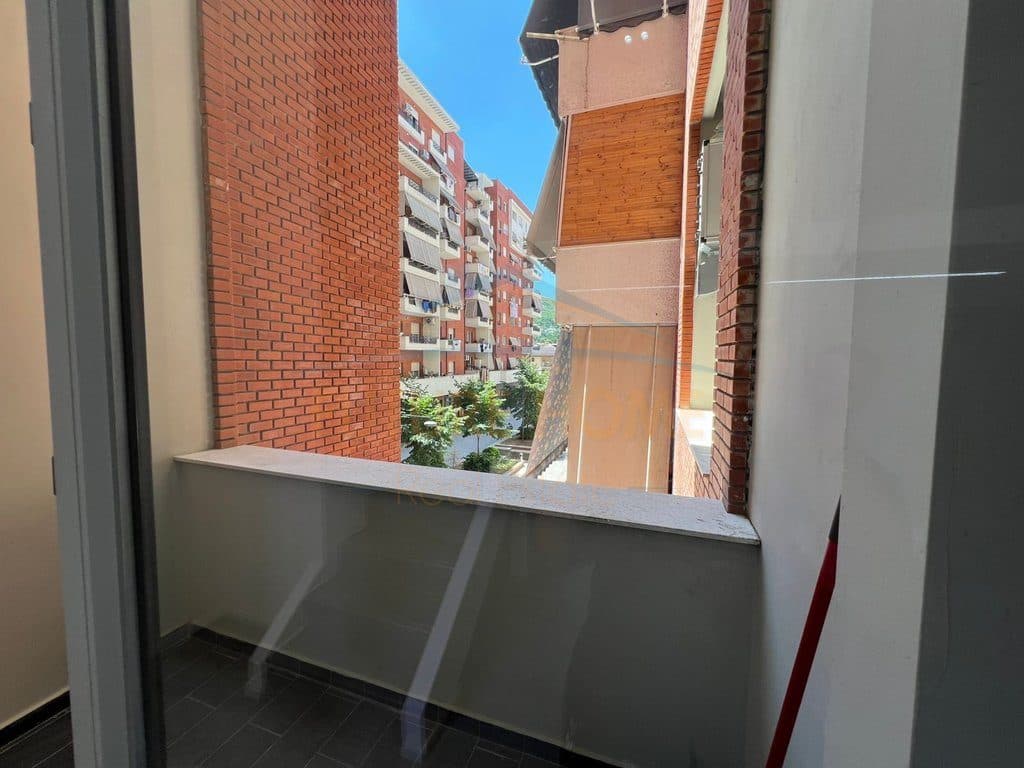 Shitet, Duplex, Amerikan 3 , Tiranë 3