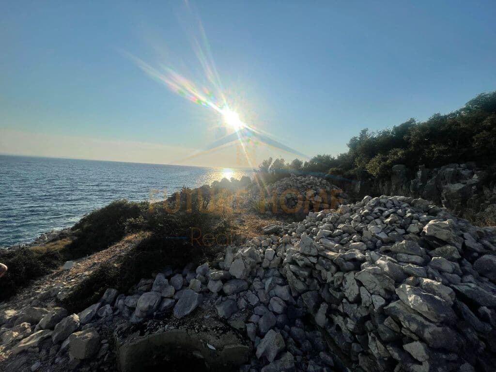 Shitet, Tokë, Sarande