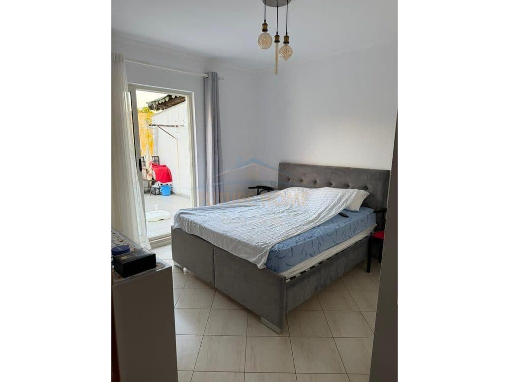 Shitet, Apartament 1+1, Fresk, Tiranë. 3