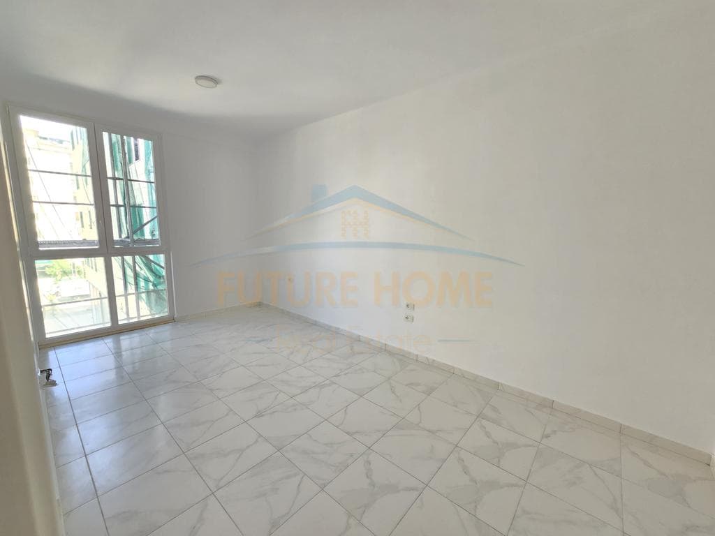 Qira, Apartament 2+1+2 (Per Zyra ose Banim), Rruga e Kavajes, Mbrapa SQ21,Tirane