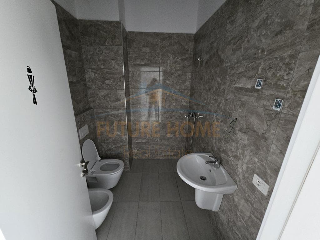 Qira, Apartament 2+1+2 (Per Zyra ose Banim), Rruga e Kavajes, Mbrapa SQ21,Tirane