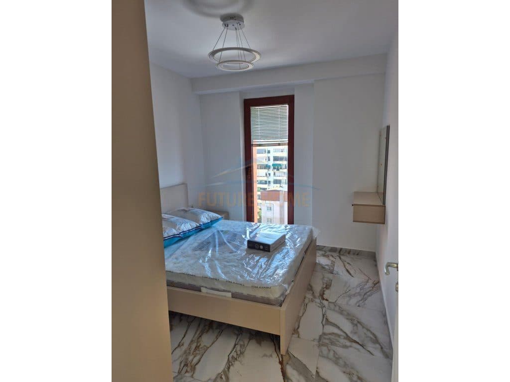 Shitet, Apartament 1+1,Qender, Tiranë. 3