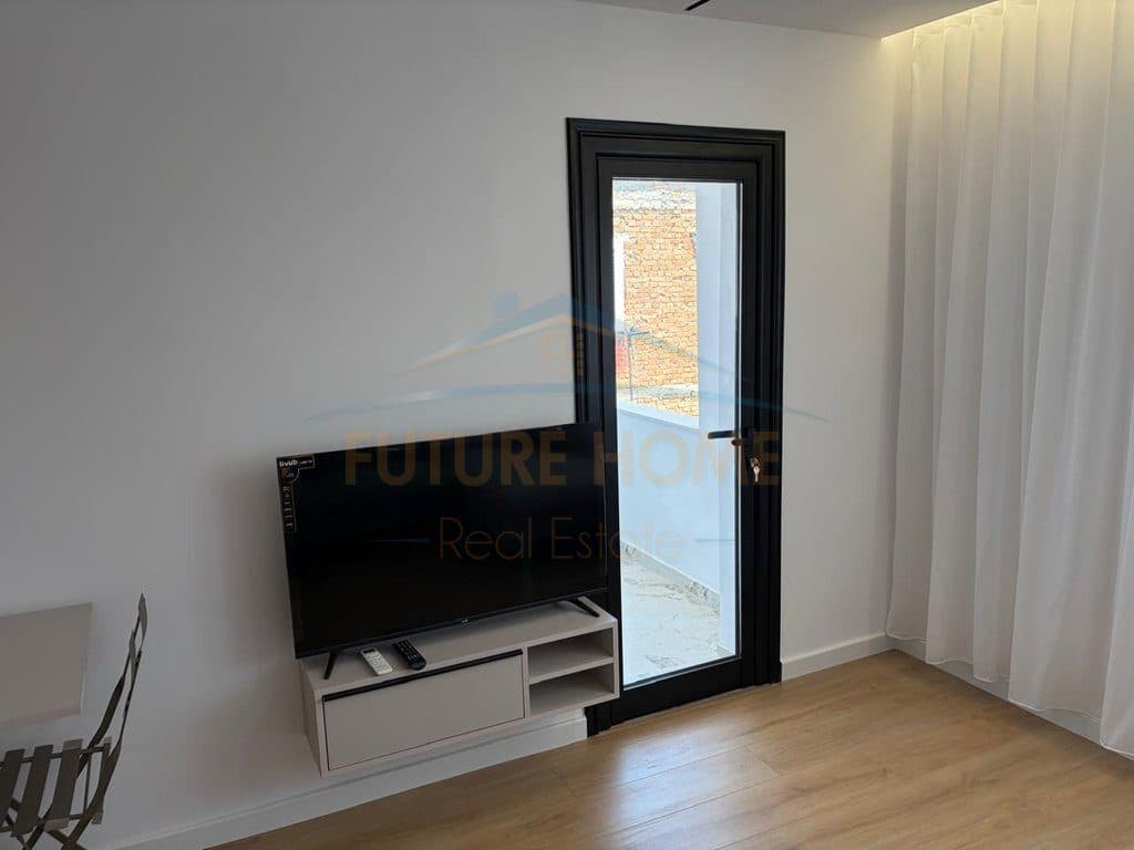 Shitet, Apartament 1+1, Rruga Asim Vokshi, Tirane . 2