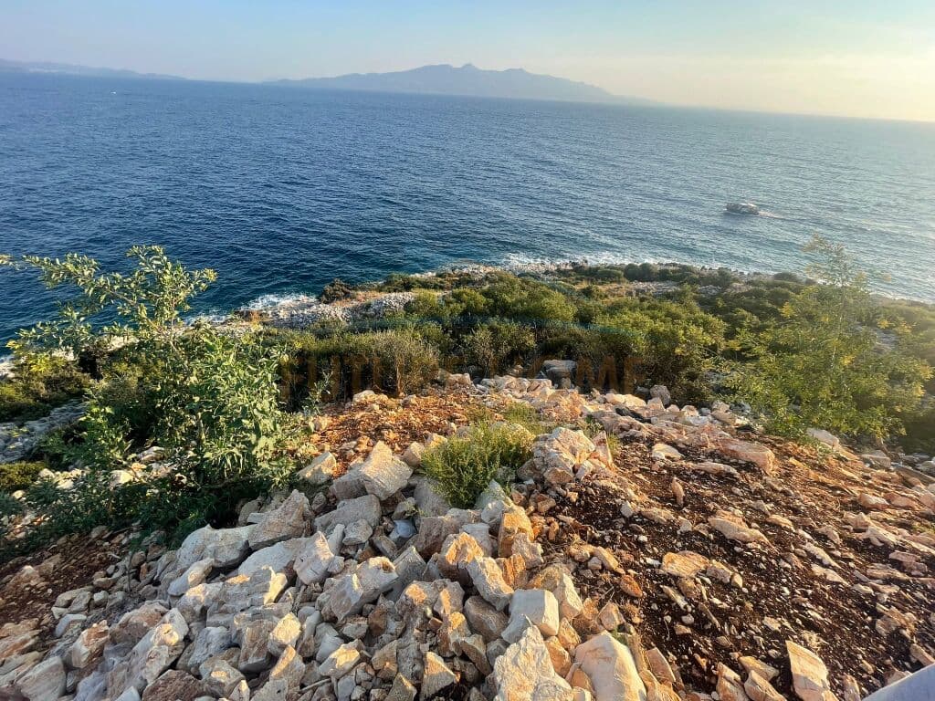 Shitet, Tokë, Sarande