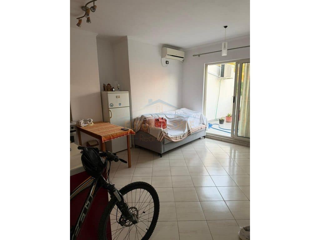Shitet, Apartament 1+1, Fresk, Tiranë.