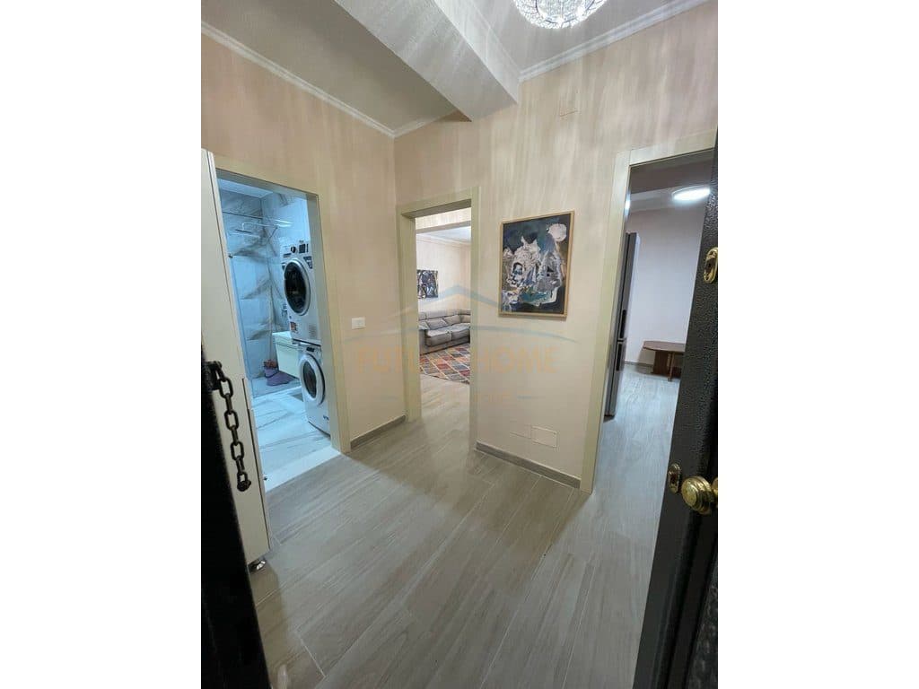 Shitet, Apartament 1+1,Bulevardi Zogi 1, Tiranë. 4