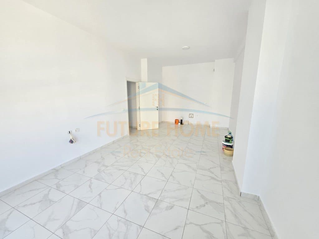 Qira, Apartament 2+1+2 (Per Zyra ose Banim), Rruga e Kavajes, Mbrapa SQ21,Tirane 3