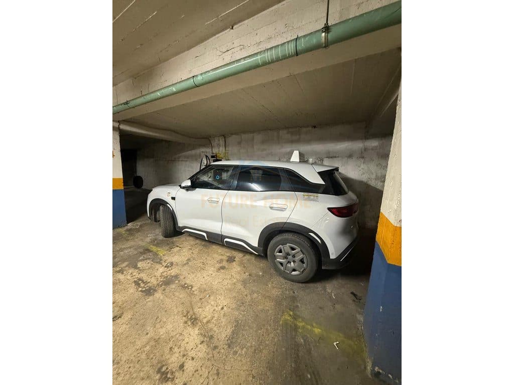 Shitet,Garazh ,Rruga e Kavajës 1