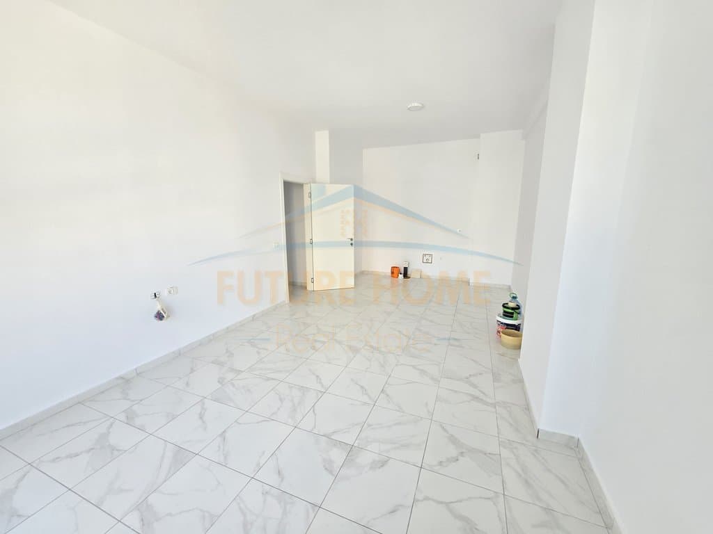 Qira, Apartament 2+1+2 (Per Zyra ose Banim), Rruga e Kavajes, Mbrapa SQ21,Tirane