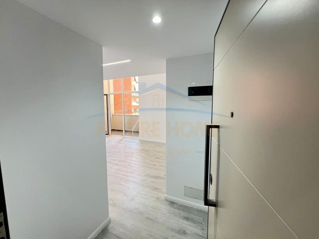 Qera, Duplex, Amerikan 3 , Tiranë. 3