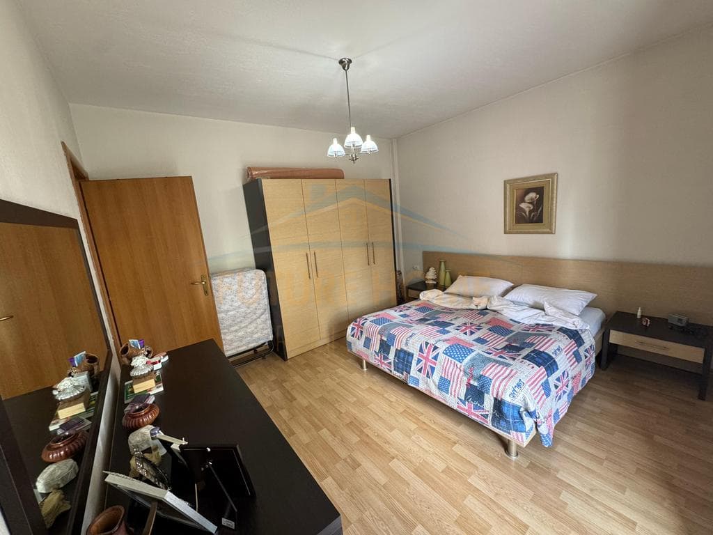 Shitet, Apartament 2+1+2, Rruga e Kavajes, Tiranë. 3