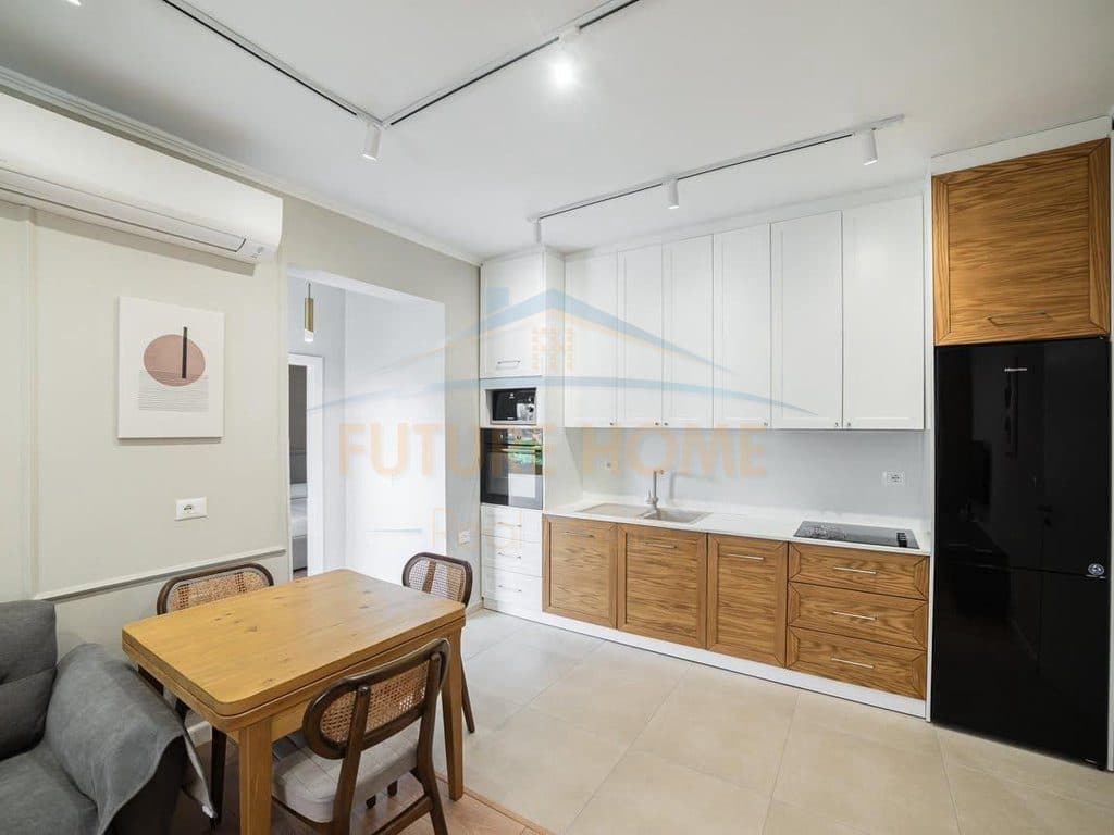 Shitet, Apartament 2+1 Pazari i Ri- Optika Roma 3