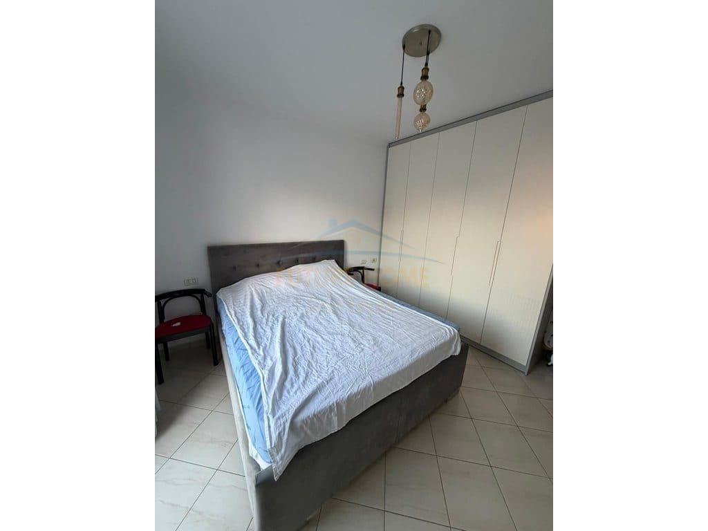 Shitet, Apartament 1+1, Fresk, Tiranë. 4
