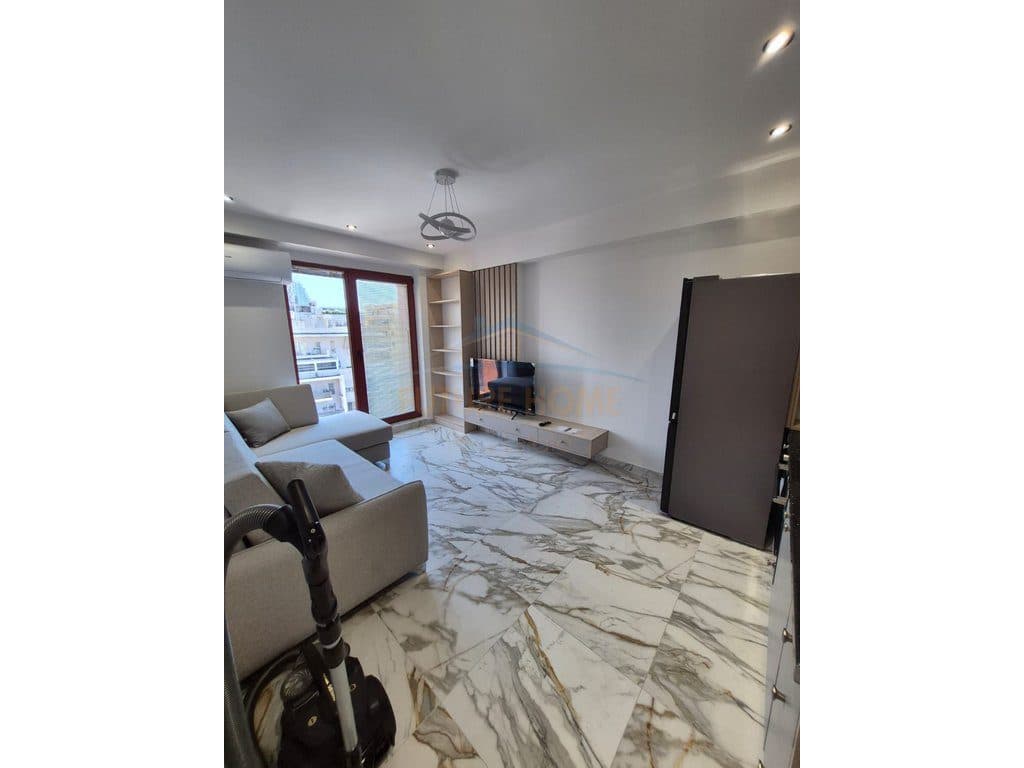 Shitet, Apartament 1+1,Qender, Tiranë. 2