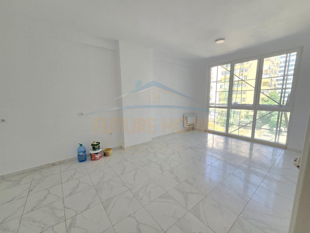 Qira, Apartament 2+1+2 (Per Zyra ose Banim), Rruga e Kavajes, Mbrapa SQ21,Tirane