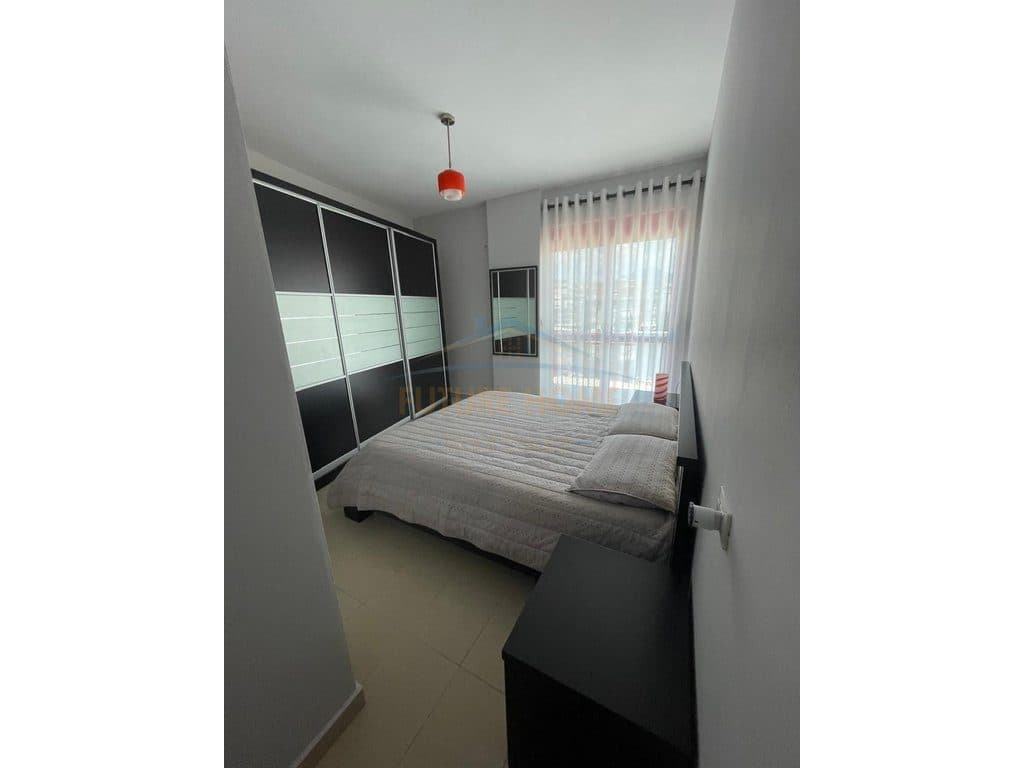 Shitet, Apartament 2+1+2, Zogu i Zi, Tiranë. 4