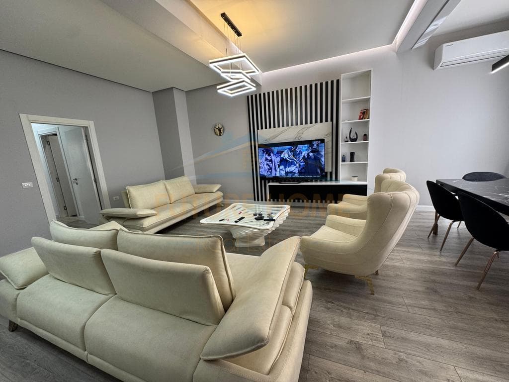 Shitet, Apartament, Rruga Bill Klinton, Tiranë.