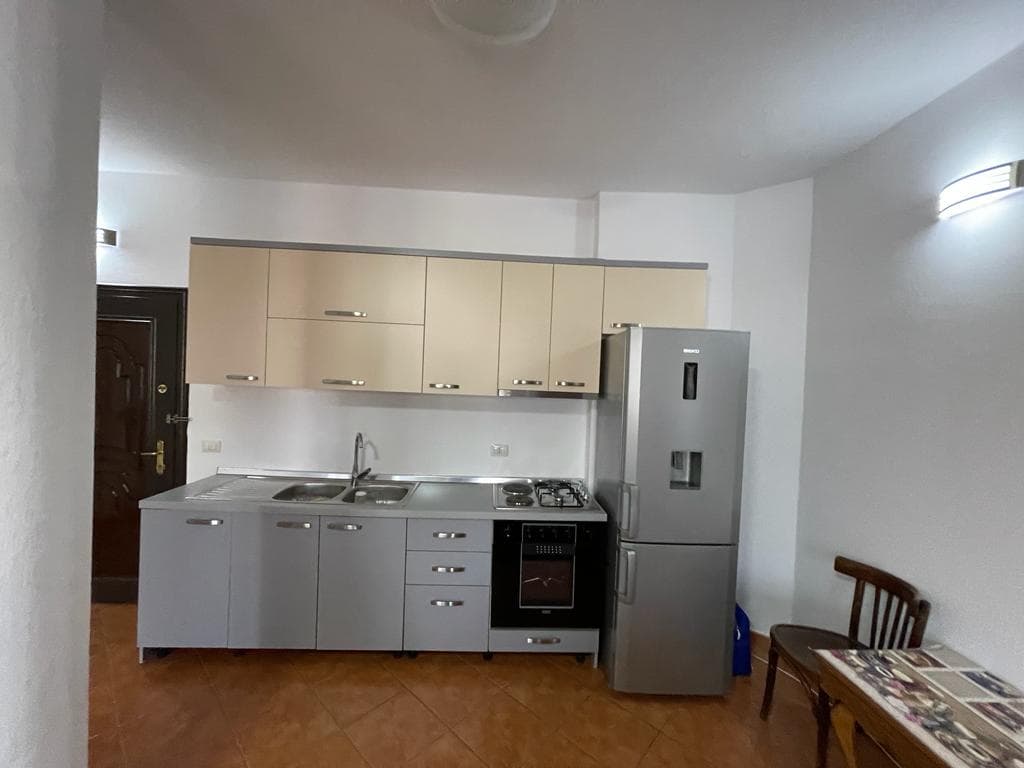 JEPET ME QERA APARTAMENT 2+1 PRANE BLUE STAR,DURRES. 3