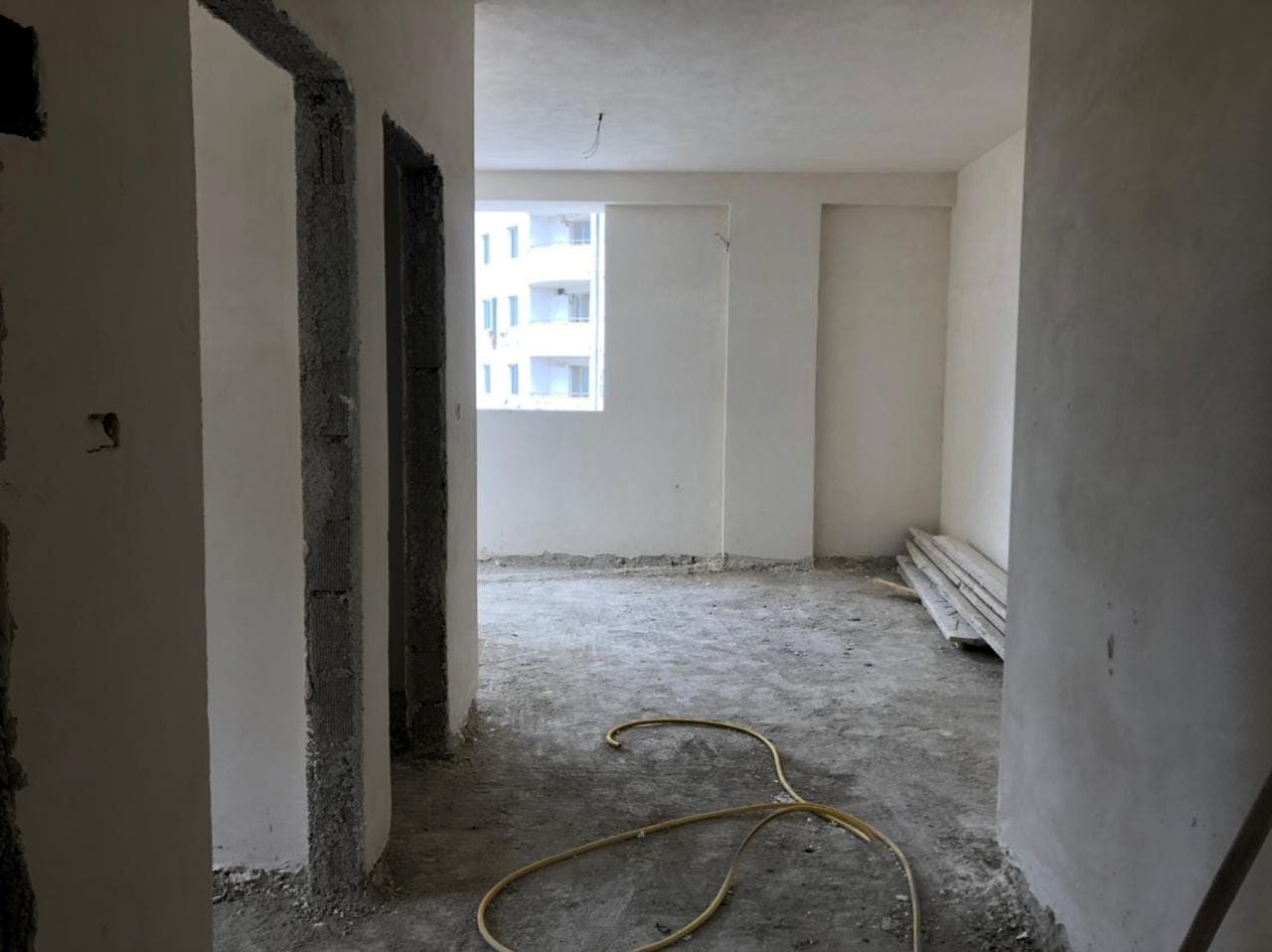 SHITEN APARTAMENTE 1+1 PRANE PISHAVE TE BUTA,DURRES.