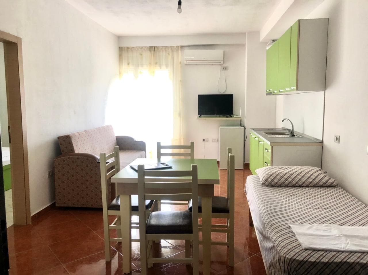 SHITET APARTAMENT 1+1 PRANE SHKEMBIT TE KAVAJES, DURRES.