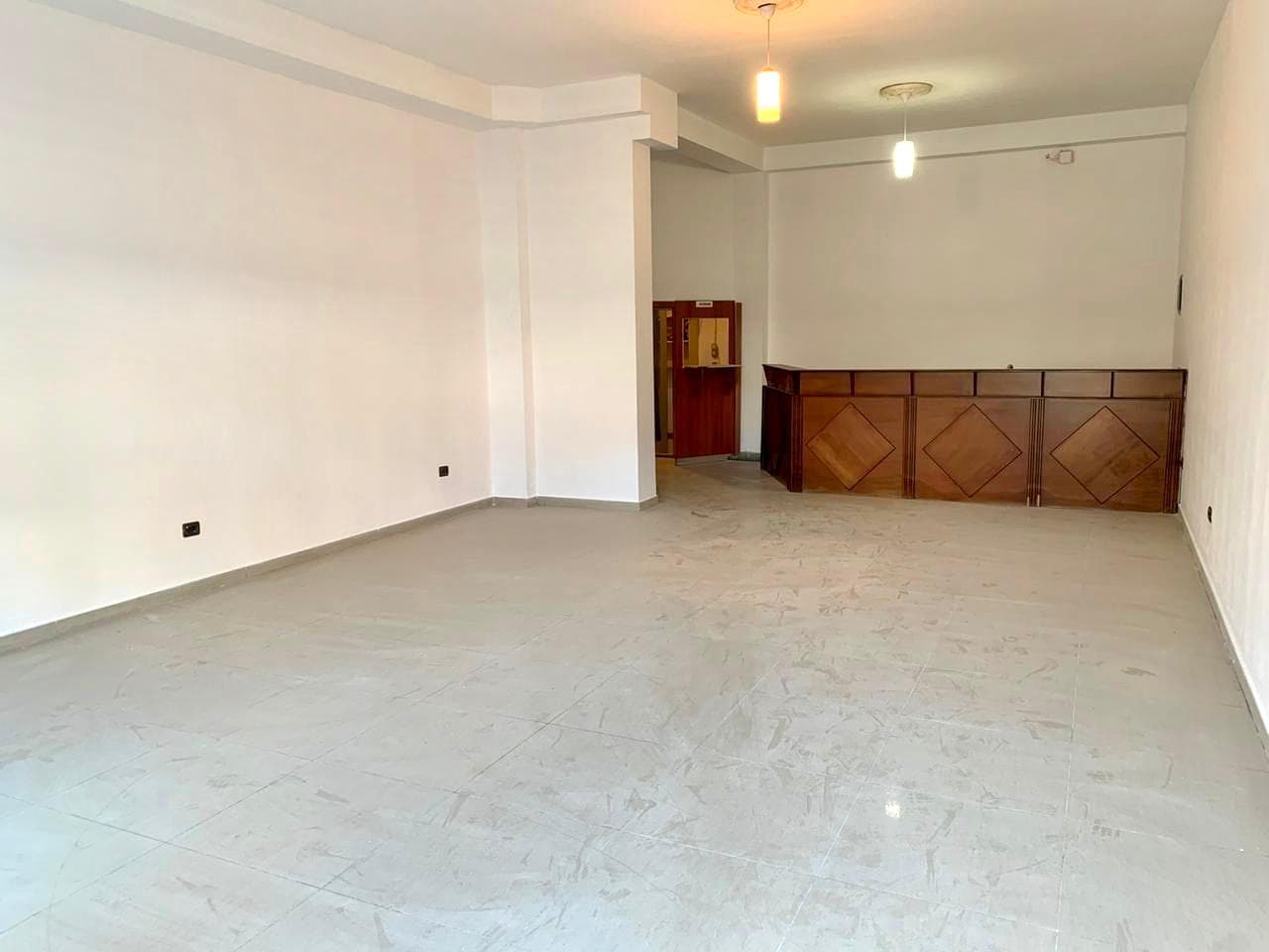 JEPET ME QERA AMBIENT BIZNESI,PERBALL TREGUT TE FRUTA PERIMEVE, DURRES
