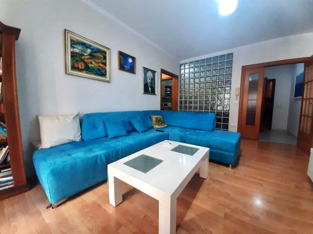 SHITET APARTAMENT 3+1 PRANE PALLATIT TE SPORTIT, DURRES. 2