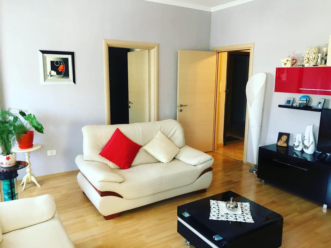 SHITET APARTAMENT 2+1 PRANE MUZEUT TE DESHMOREVE,DURRES! 4