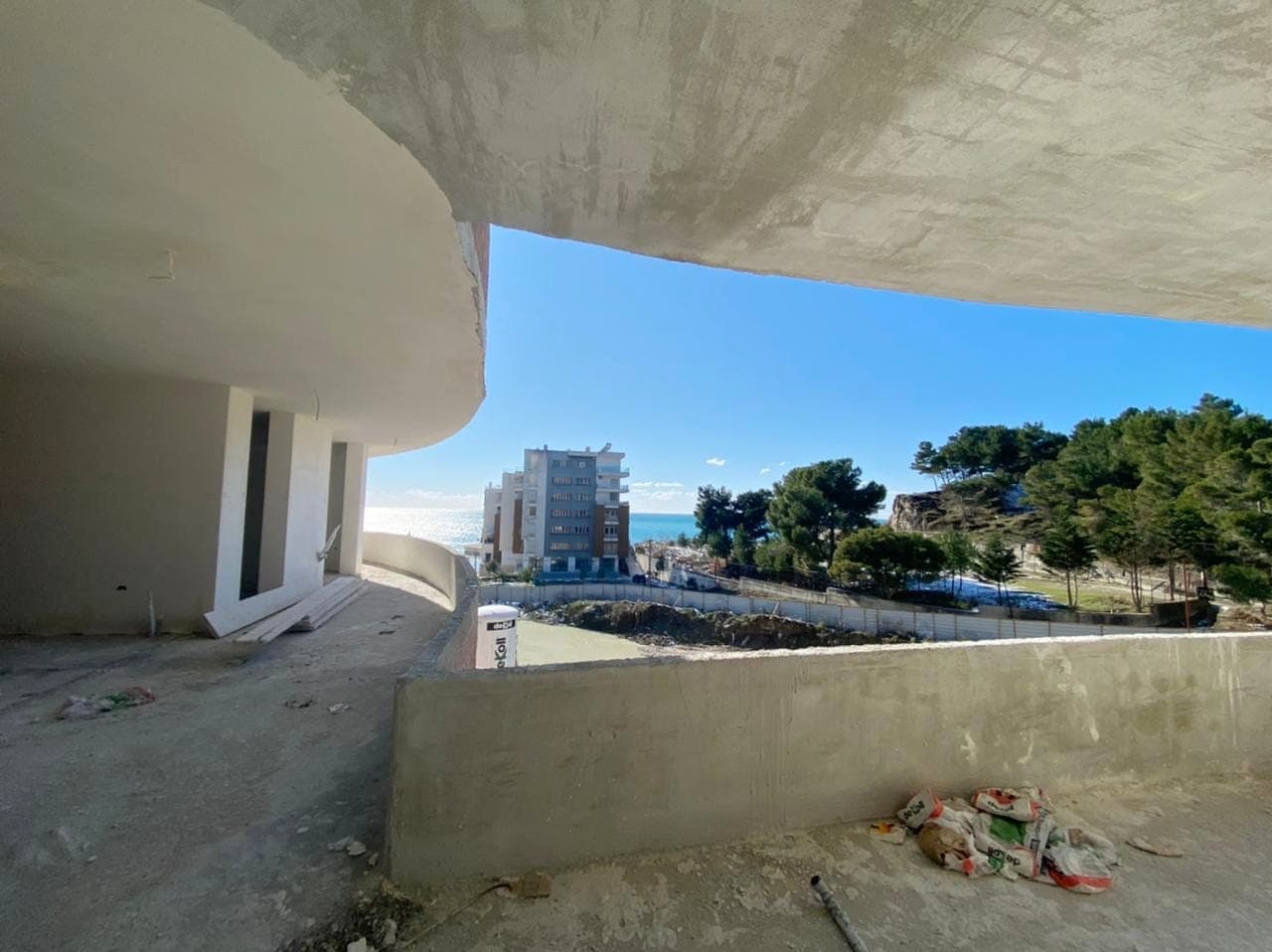 SHITET APARTAMENT 2+1 ME PAMJE NGA DETI,CURRILA,DURRES.