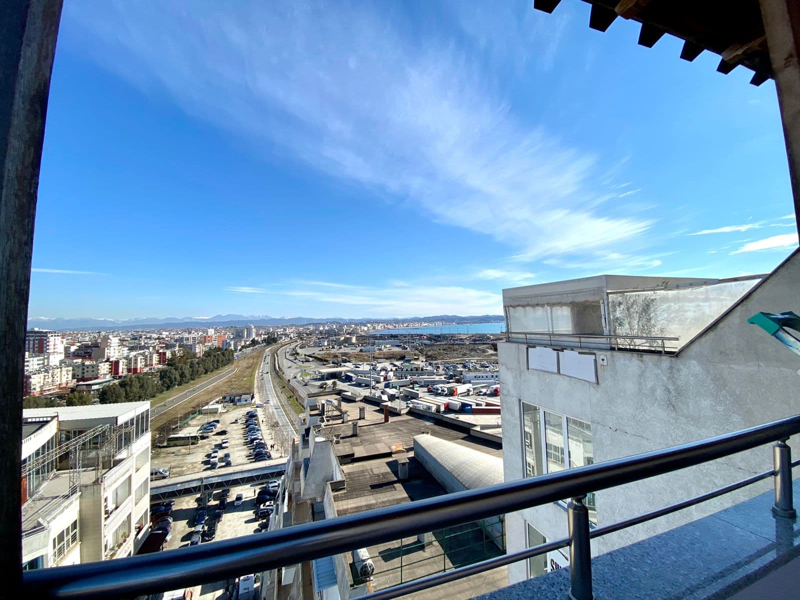 SHITET APARTAMENT 2+1+2 TEK STACIONI I TRENIT, DURRES.