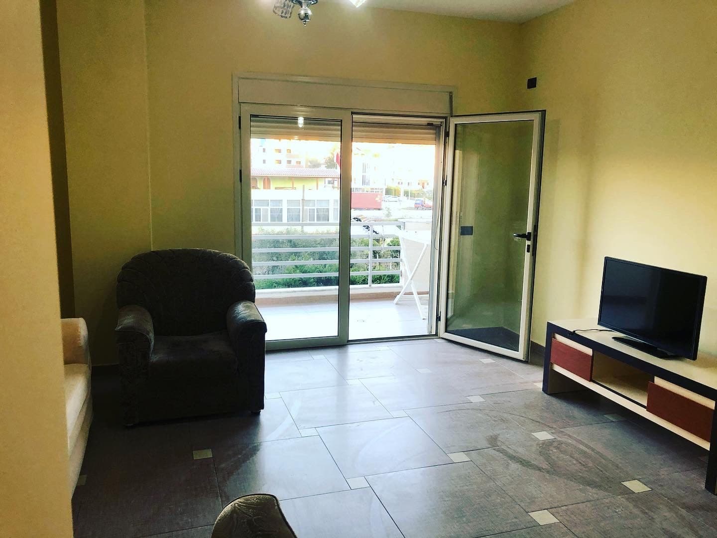 JEPET ME QERA APARTAMENT 2+1 NE PLEPA,DURRES! 2