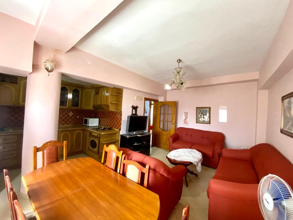SHITET APARTAMENT 2+1 PRANE UJESJELLESIT, DURRES. 2