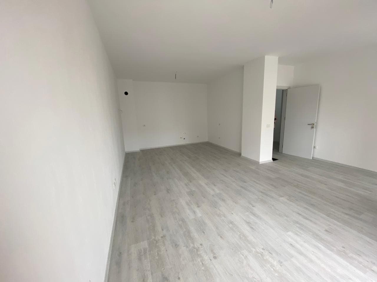 SHITET APARTAMENT 2+1 PRANE PRANVERES QENDER , DURRES .