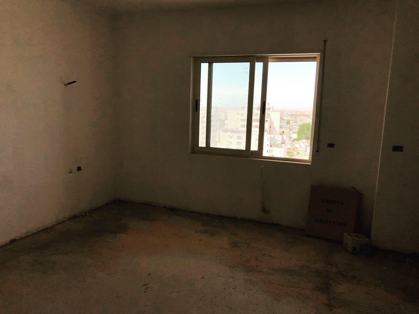 SHITET APARTAMENT 3+1 PRANE TREGUT FSHATAR,DURRES! 4