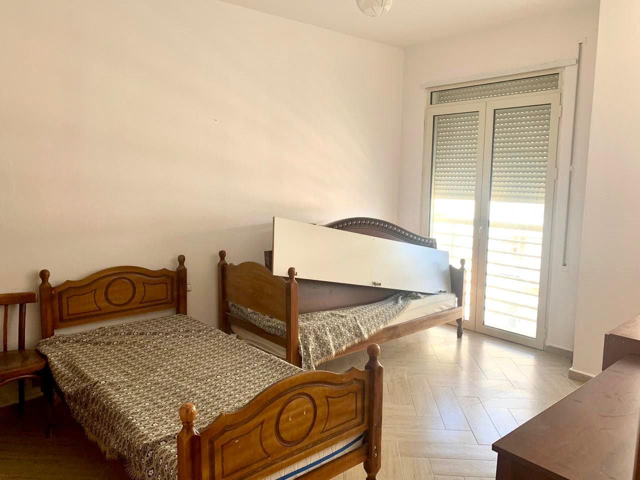 JEPET ME QERA APARTAMENT 2+1, LAGJA 6 PRANE ISH RAJONIT, DURRES.
