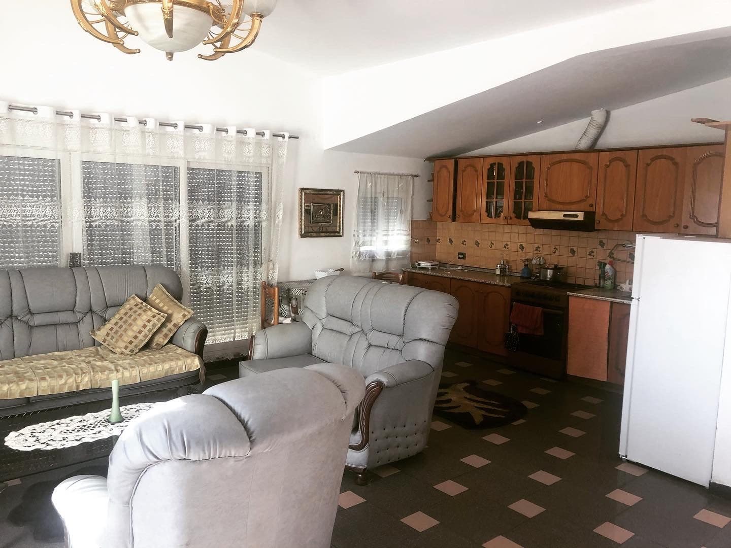 SHITET APARTAMENT 3+1 PRANE TREGUT FSHATAR,DURRES! 4