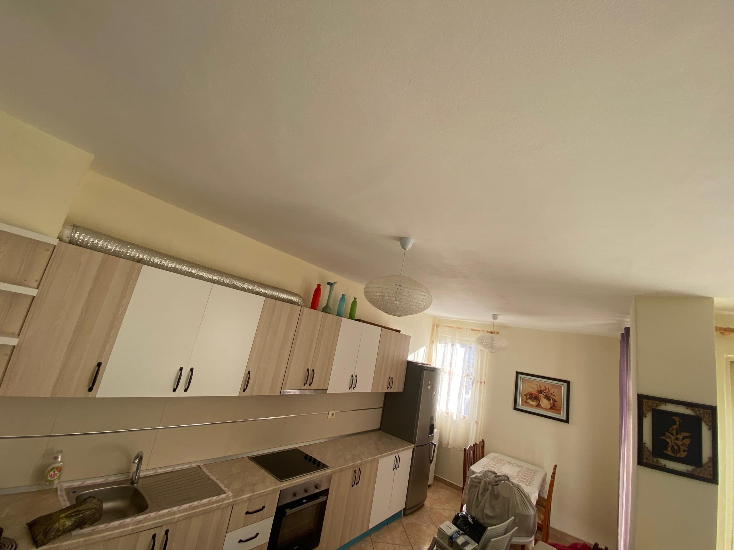 JEPET ME QERA APARTAMENT 1+1, PRANE TREGUT, DURRES.