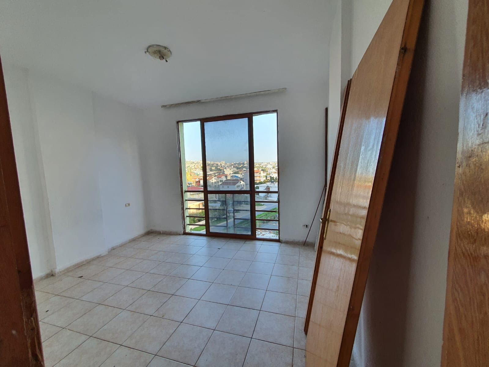 SHITET APARTAMENT 2+1 PRANE SHKOLLES BAJRAM CURRI.PLAZH,DURRES. 4