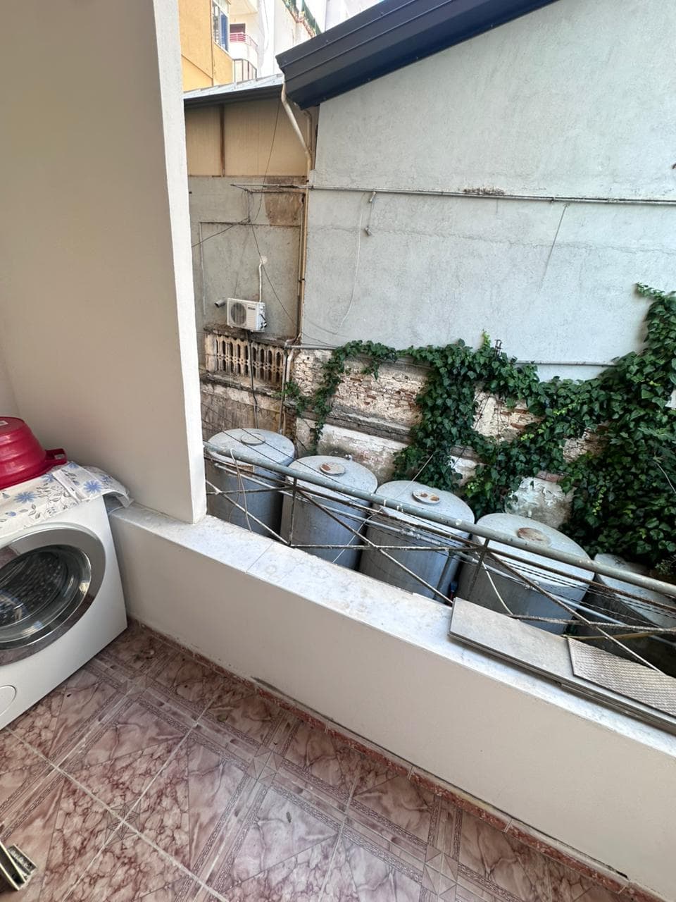 JEPET ME QERA APARTAMENT 2+1, PRANE GJYKATES, DURRES. 4