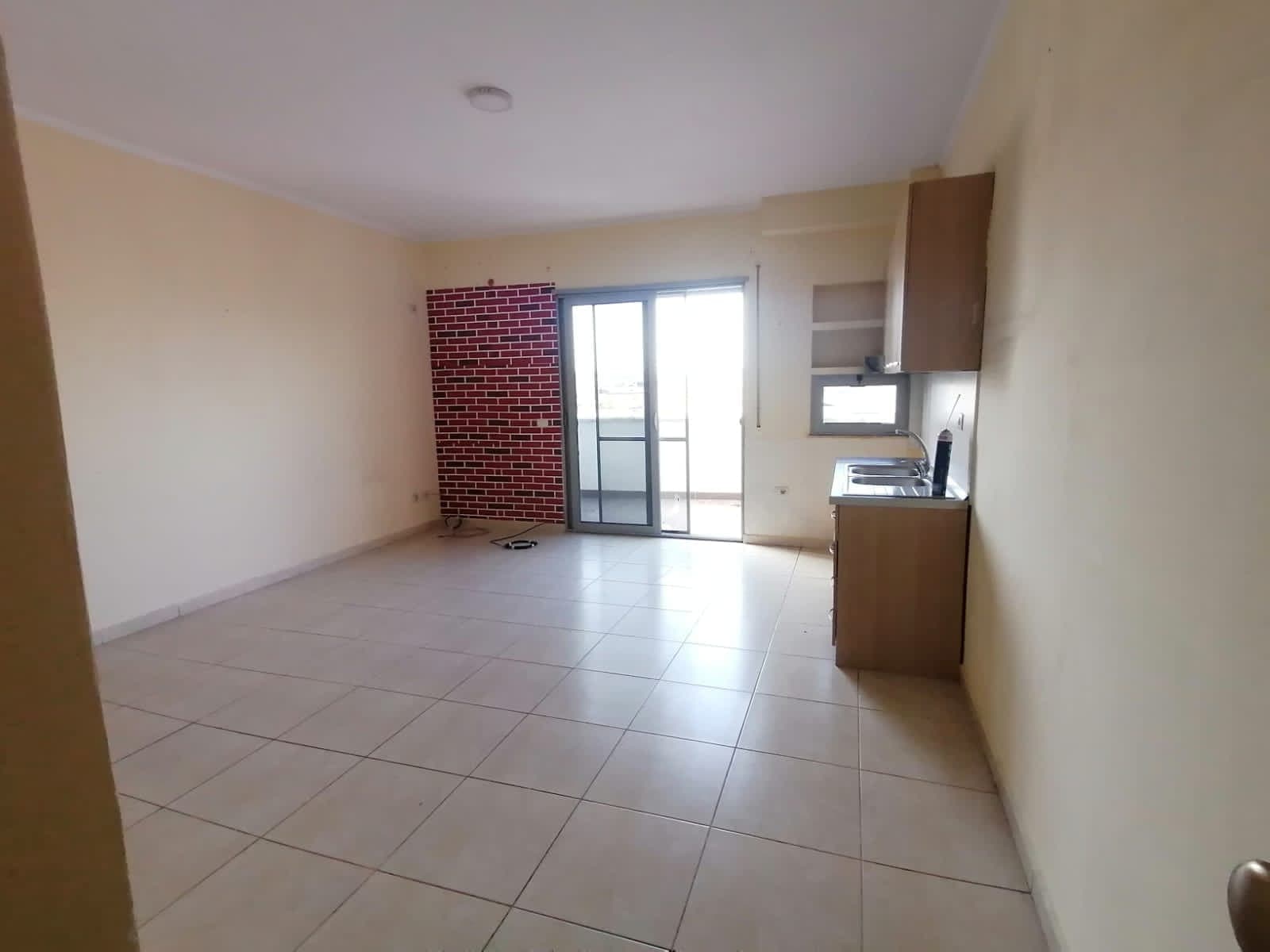SHITET APARTAMENT 2+1 PRANE URES SE DAJLANIT,PLAZH,DURRES. 4