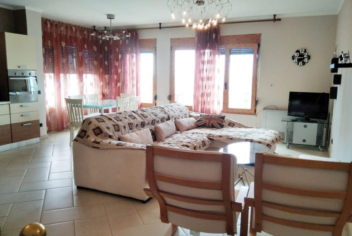 JEPET ME QERA APARTAMENT 2+1 PRANE SHKOLLES GJERGJ KASTRIOTI,DURRES. 2